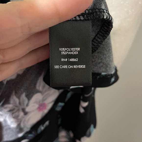 TORRID Black w White Floral Sleeveless Adjustable Tie Neck Blouse - 4X - Picture 10 of 10